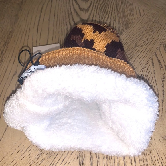 Myra Knit Beanie Leopard Animal Print with Pom Pom Fleece Lined - Picture 4 of 5